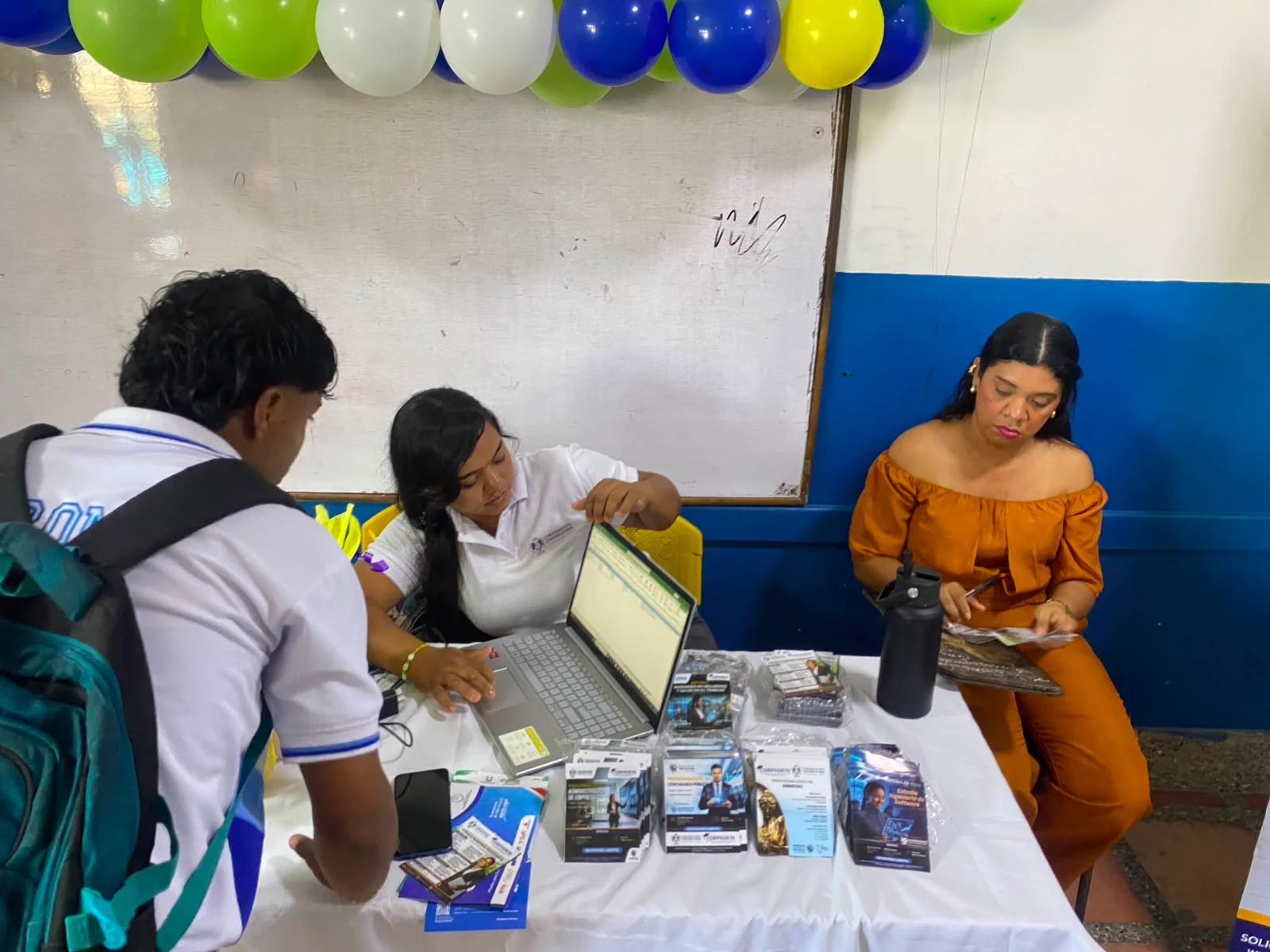 Feria universitaria para estudiantes de grado 11 del colegio La Boquilla